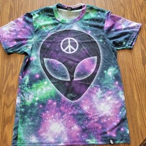 Men's iHeartRaves EDM Festival Tshirt Size Small Giant Peace Sign Alien